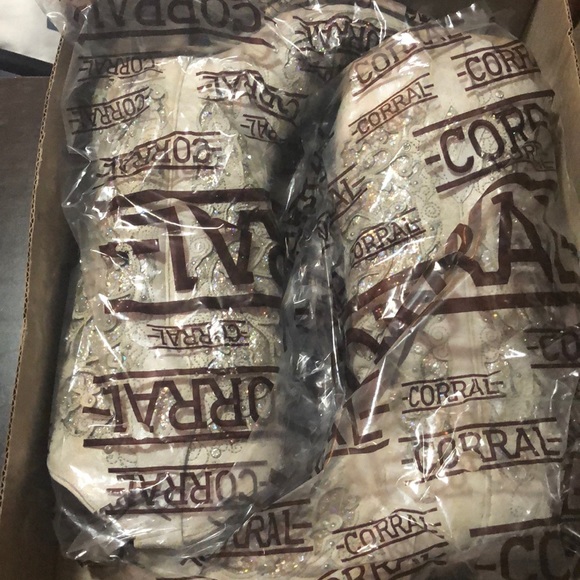 Corral Hand Crafted white glitter boots worn twice - Picture 4 of 4